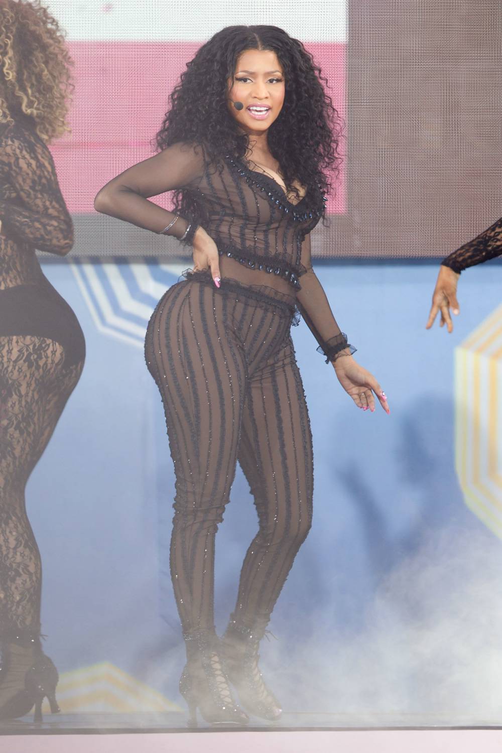 Nicki Minaj Performs Live One Gma Summer Concert Series Celeb Donut 