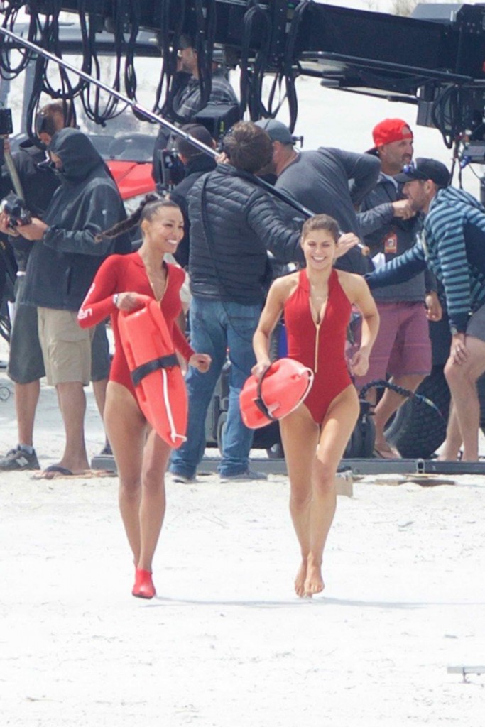 Alexandra Daddario in Miami on the Set of Baywatch-1