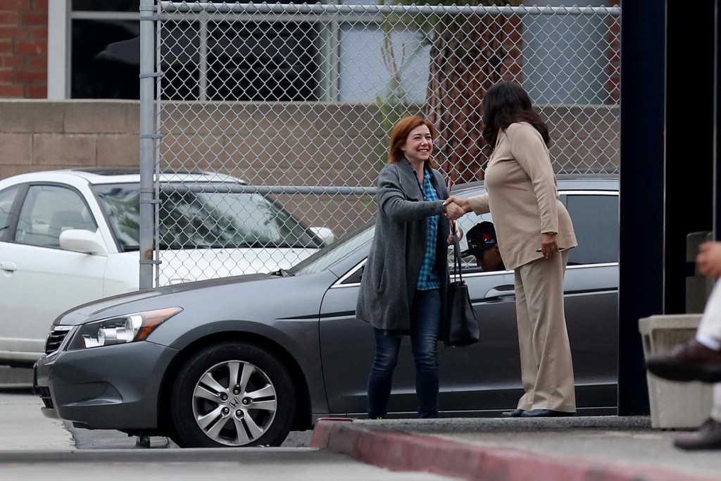 Alyson Hannigan Visits the DMV in Los Angeles-4