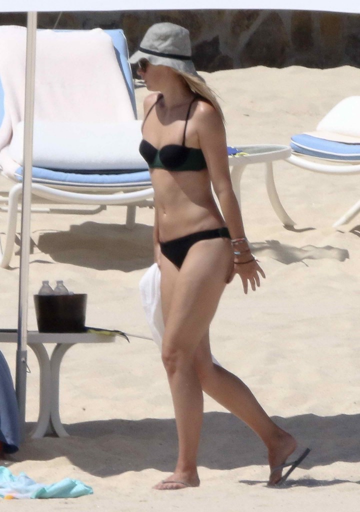 Maria Sharapova Wearing a Bikini at the Beach in Mexico-3