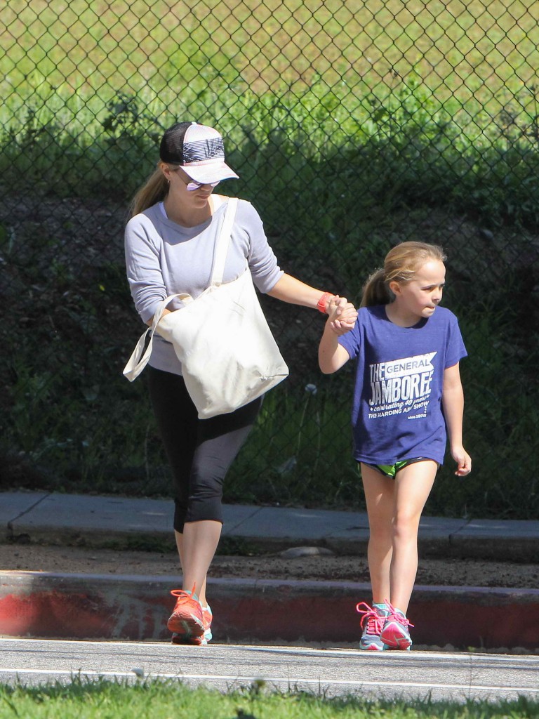 Reese Witherspoon Out and About in Los Angeles-4