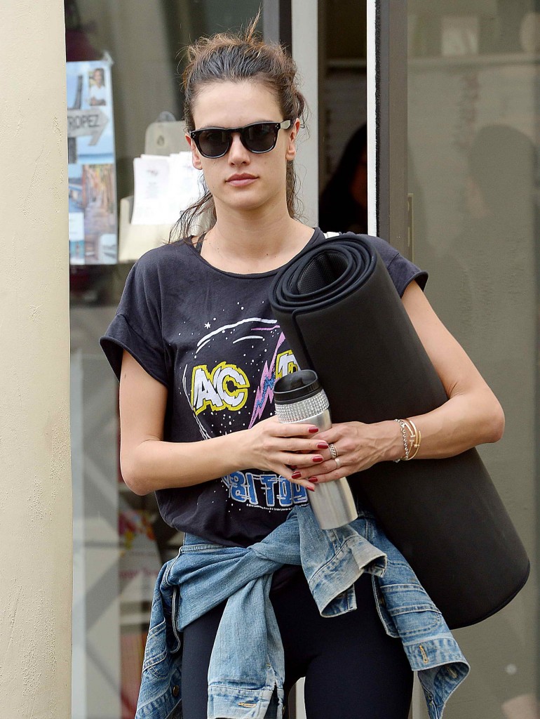Alessandra Ambrosio Leaves Yoga Classes in Brentwood-1