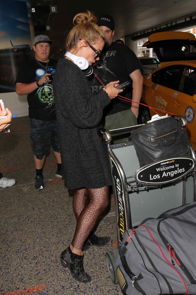 Billie Piper Was Spotted at LAX Airport in Los Angeles-2