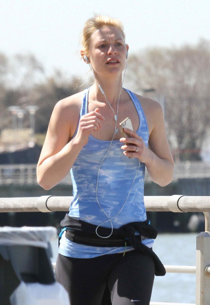Claire Danes Was Jogging in New York City-1