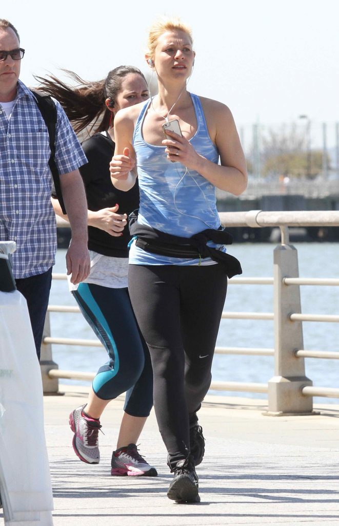 Claire Danes Was Jogging in New York City-2