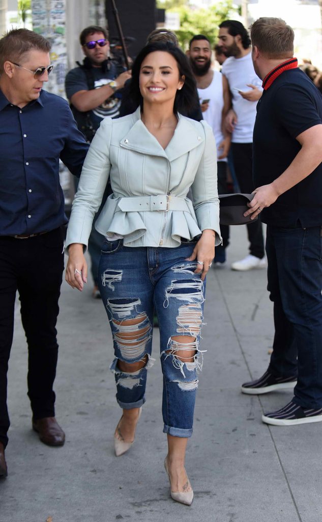 Demi Lovato Outside Urban Outfitters on Melrose Avenue-5