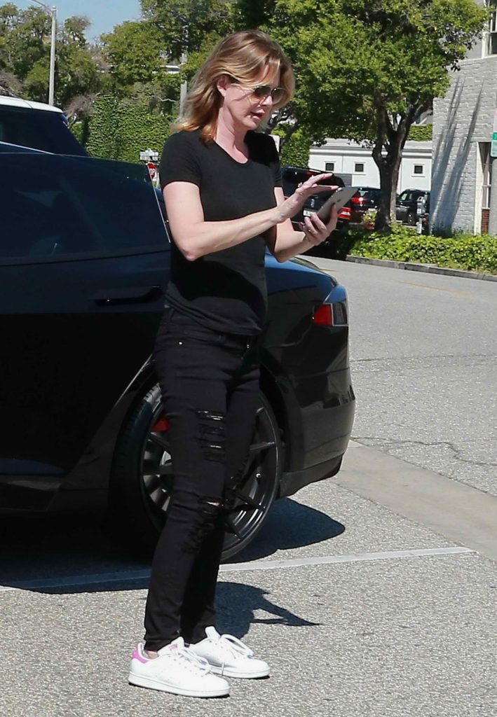Ellen Pompeo Was Spotted in Beverly Hills-4
