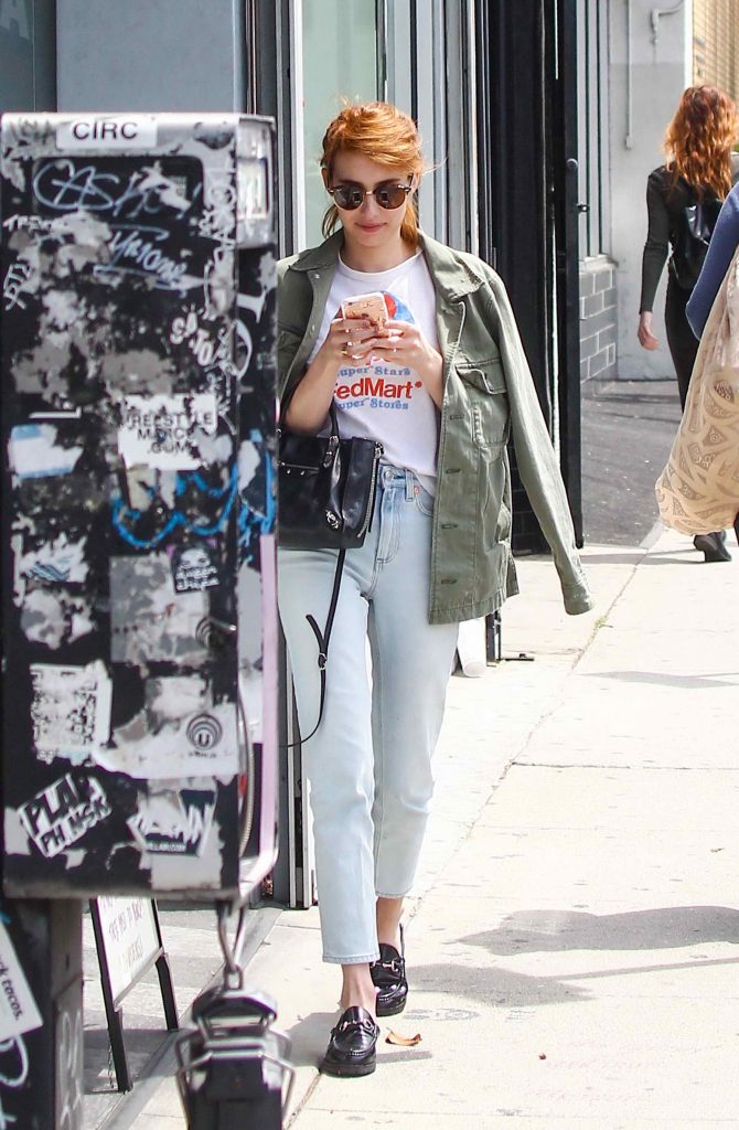 Emma Roberts Was Spotted Out in Los Angeles-4