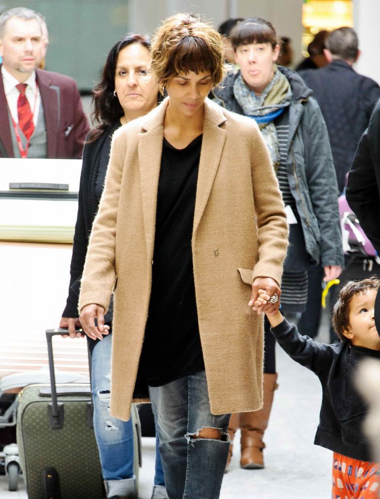 Halle Berry Arrives at Heathrow Airport in London-2
