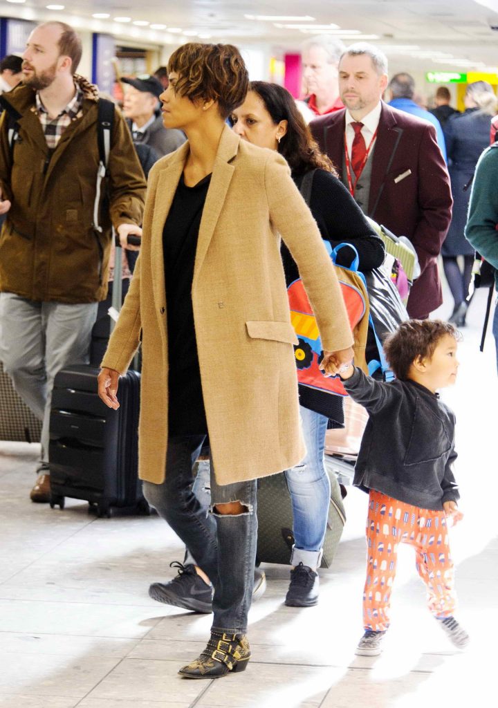 Halle Berry Arrives at Heathrow Airport in London-3
