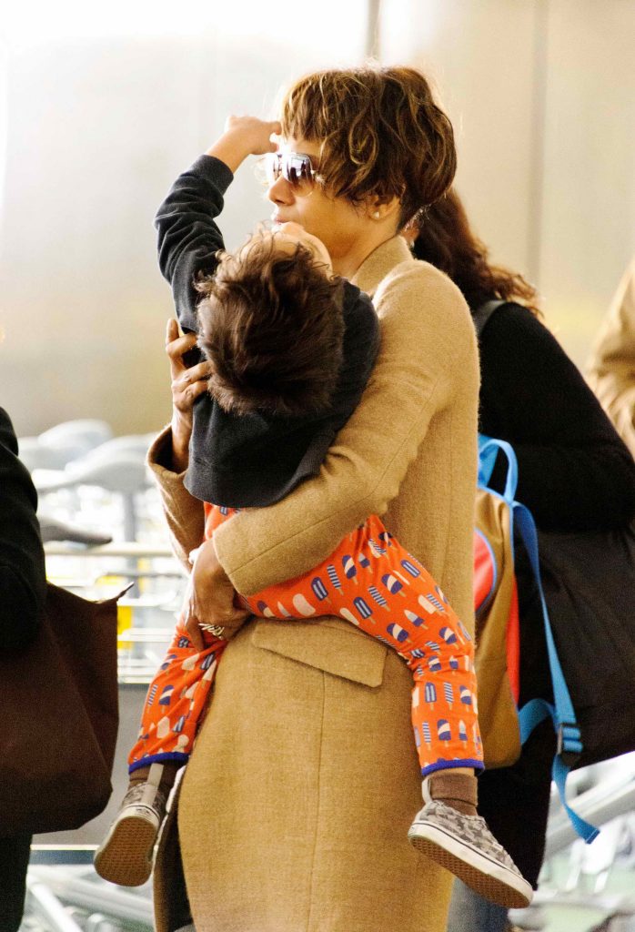 Halle Berry Arrives at Heathrow Airport in London-5