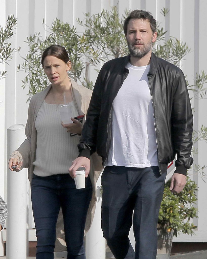 Jennifer Garner Leaves the Brentwood Country-4