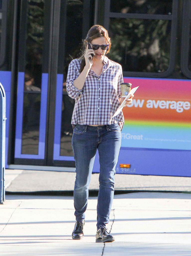 Jennifer Garner Takes a Stroll in Los Angeles-1