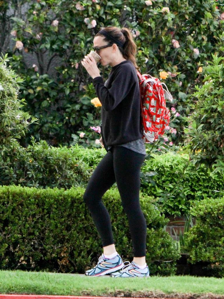 Jennifer Garner With a Friend Having a Coffee in LA-2