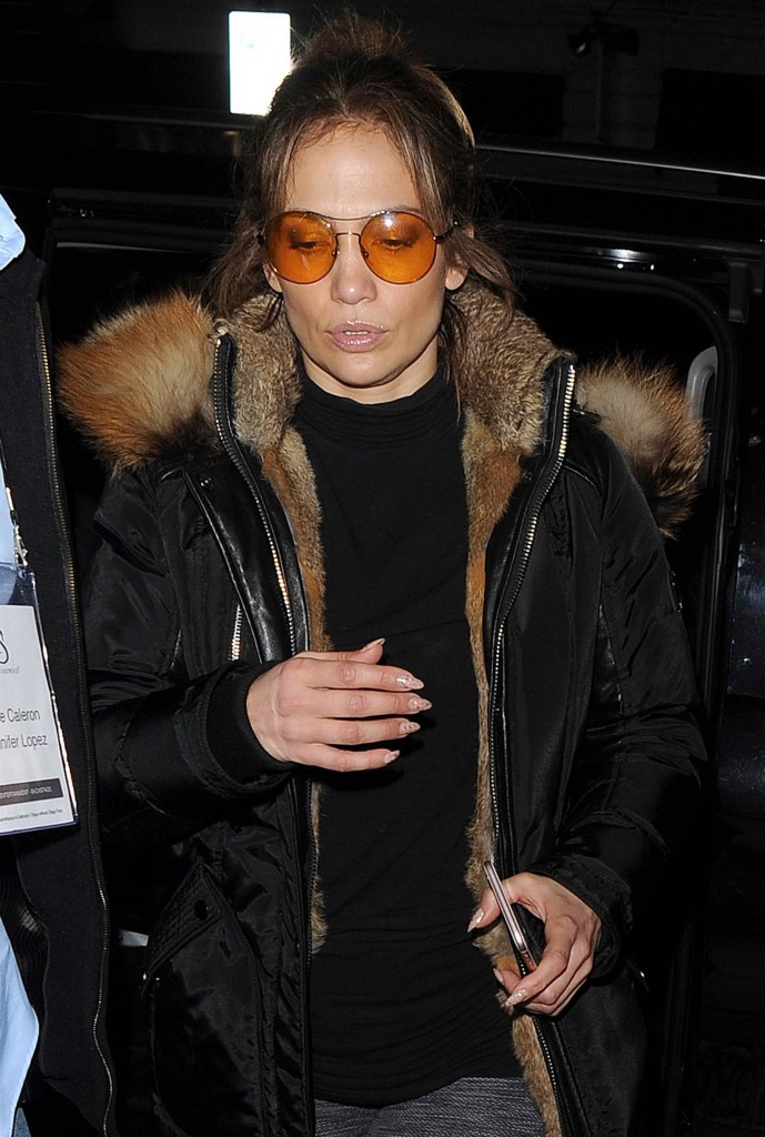 Jennifer Lopez Was Seen Outside Claridge's Hotel in London-2