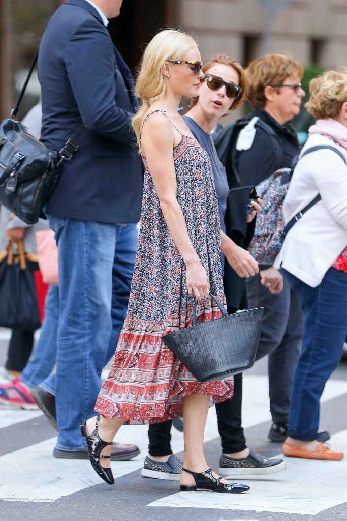 Kate Bosworth Shopping Along 5TH Avenue in New York City-4