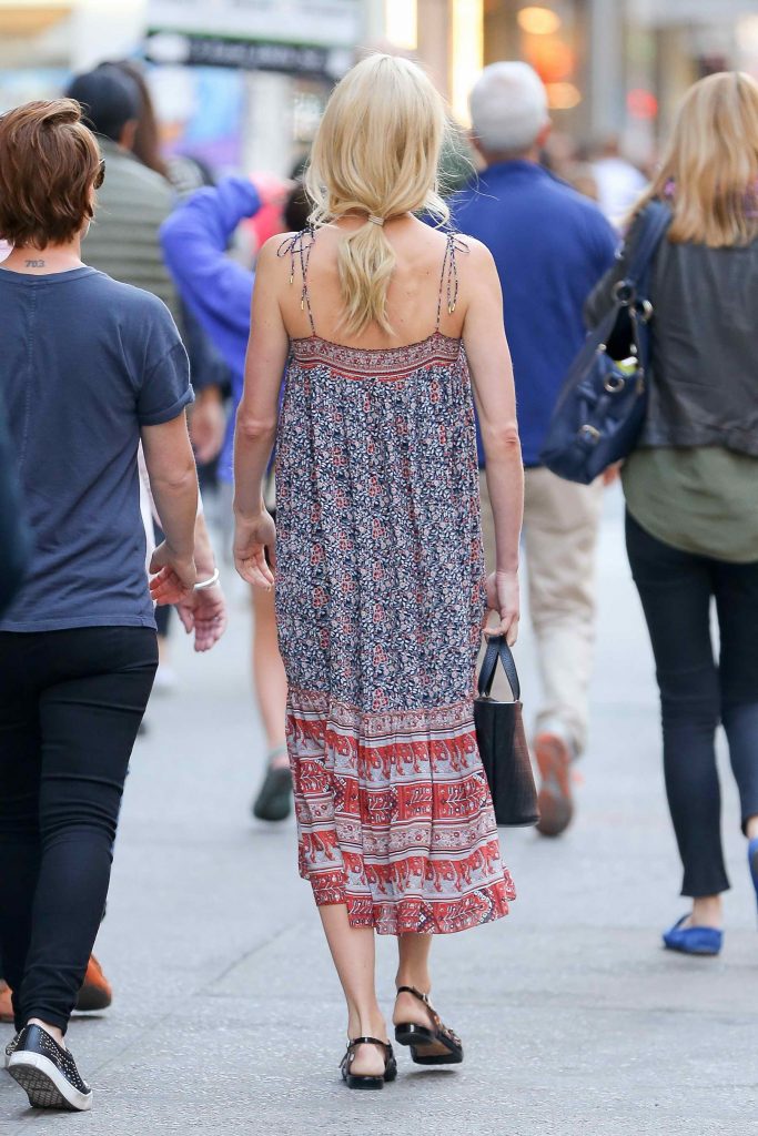 Kate Bosworth Shopping Along 5TH Avenue in New York City-5