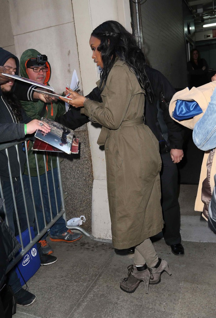 Kelly Rowland Leaves AOL Building in New York City-5