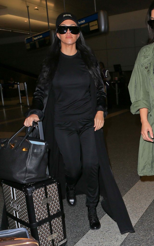 Kourtney Kardashian Arrives at LAX in Los Angeles-1