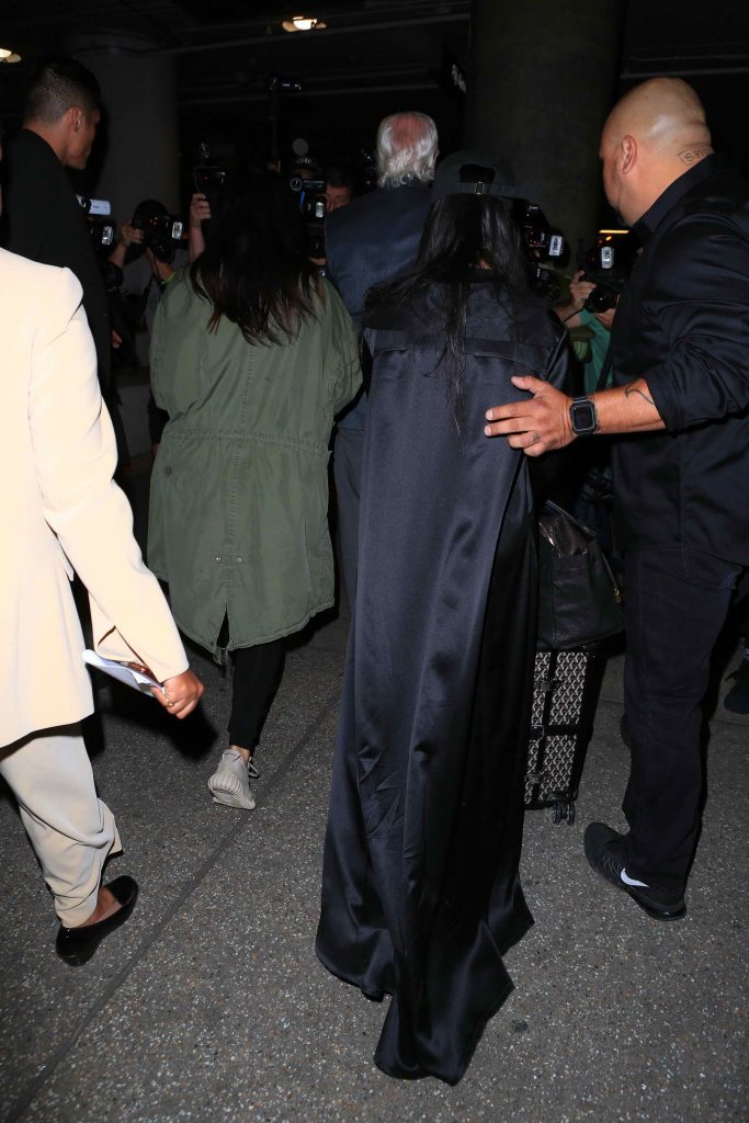 Kourtney Kardashian Arrives at LAX in Los Angeles-3