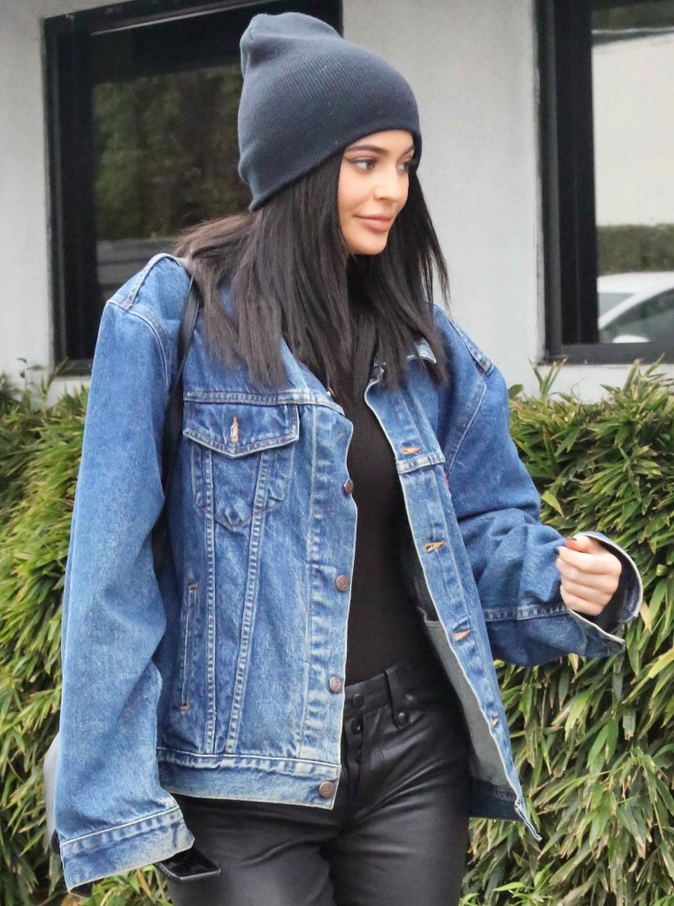 Kylie Jenner Out in Woodland Hills-2