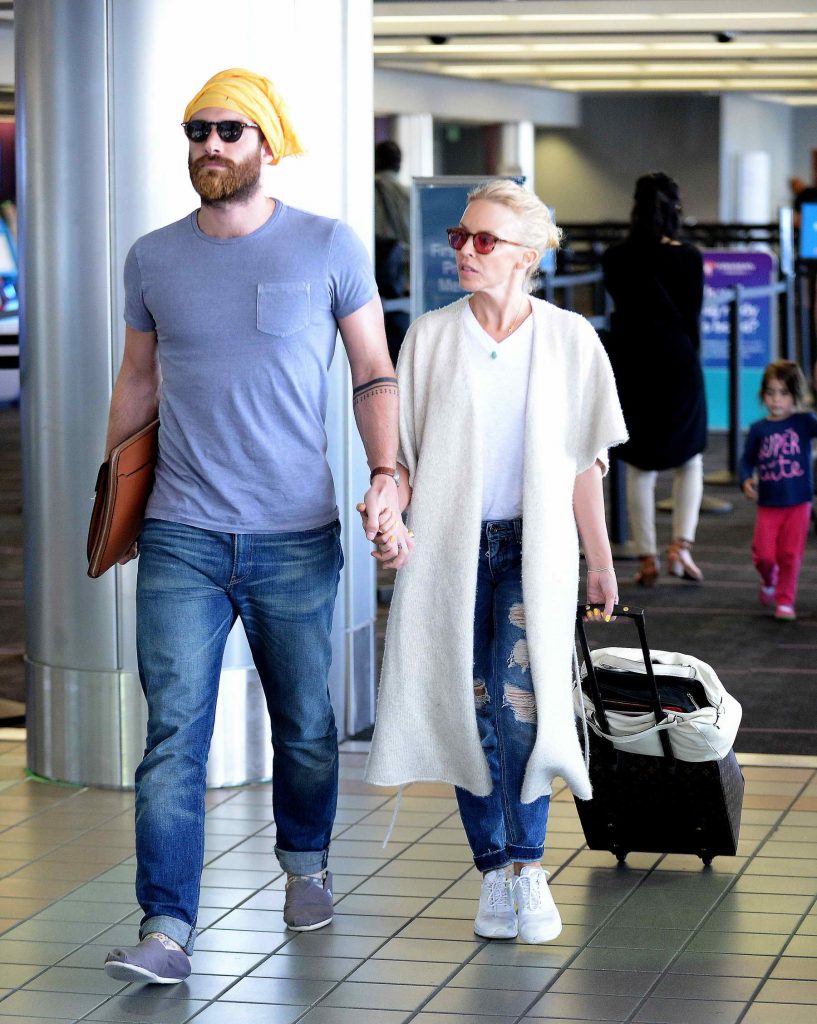 Kylie Minogue Was Seen at LAX-4