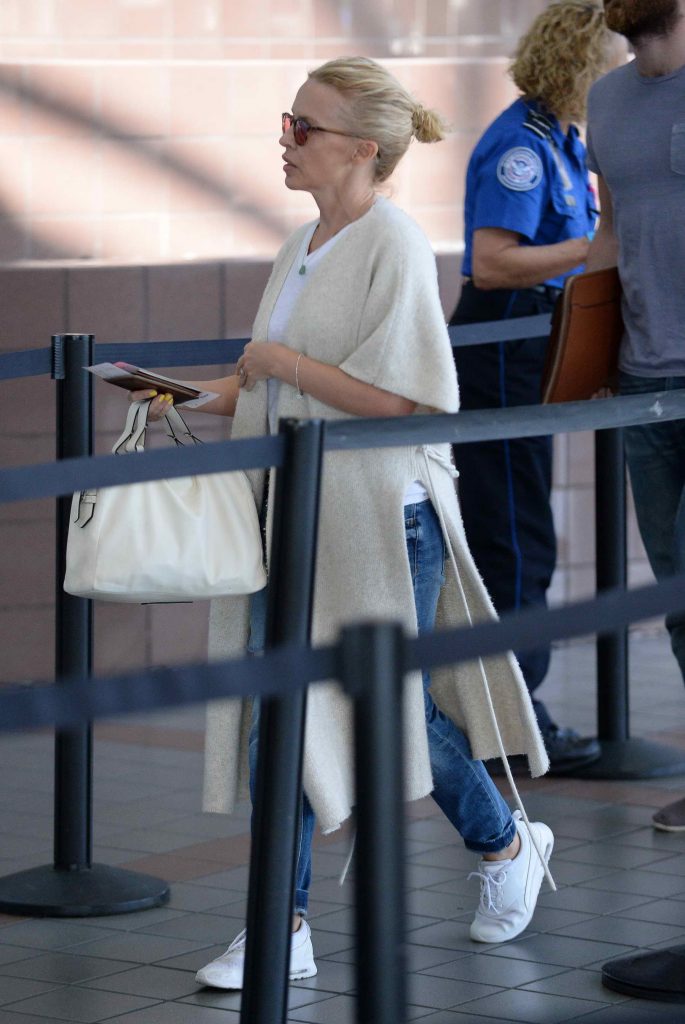 Kylie Minogue Was Seen at LAX-5