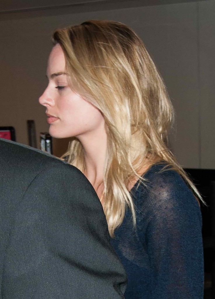 Margot Robbie Was Seen at LAX Airport in Los Angeles-2