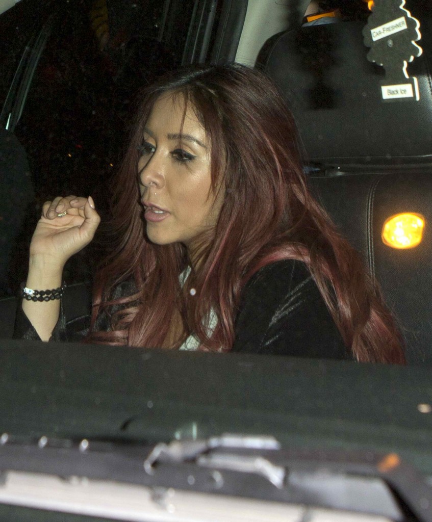 Nicole Polizzi Was Seen in Abbey in West Hollywood-3