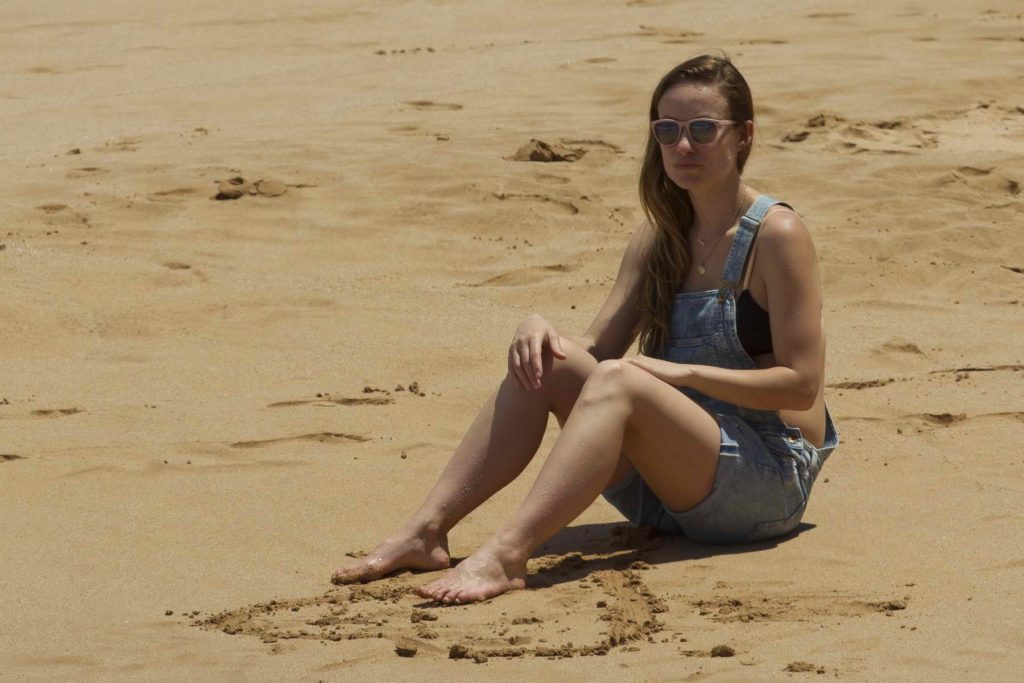 Olivia Wilde With Family at the Beach in Hawaii-3