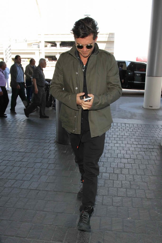 Orlando Bloom at LAX Airport in Los Angeles-2