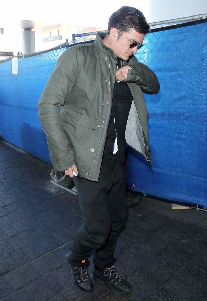 Orlando Bloom at LAX Airport in Los Angeles-4