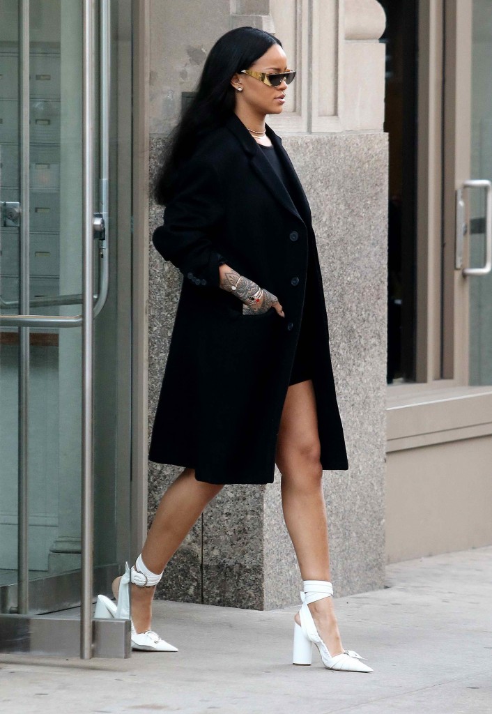 Rihanna Leaves Her Home in New York-1