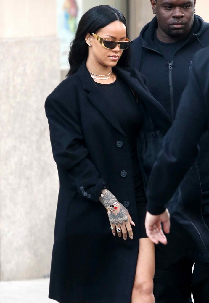 Rihanna Leaves Her Home in New York-4