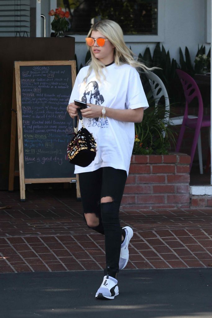 Sofia Richie Was Spotted at Mauro's in West Hollywood-1