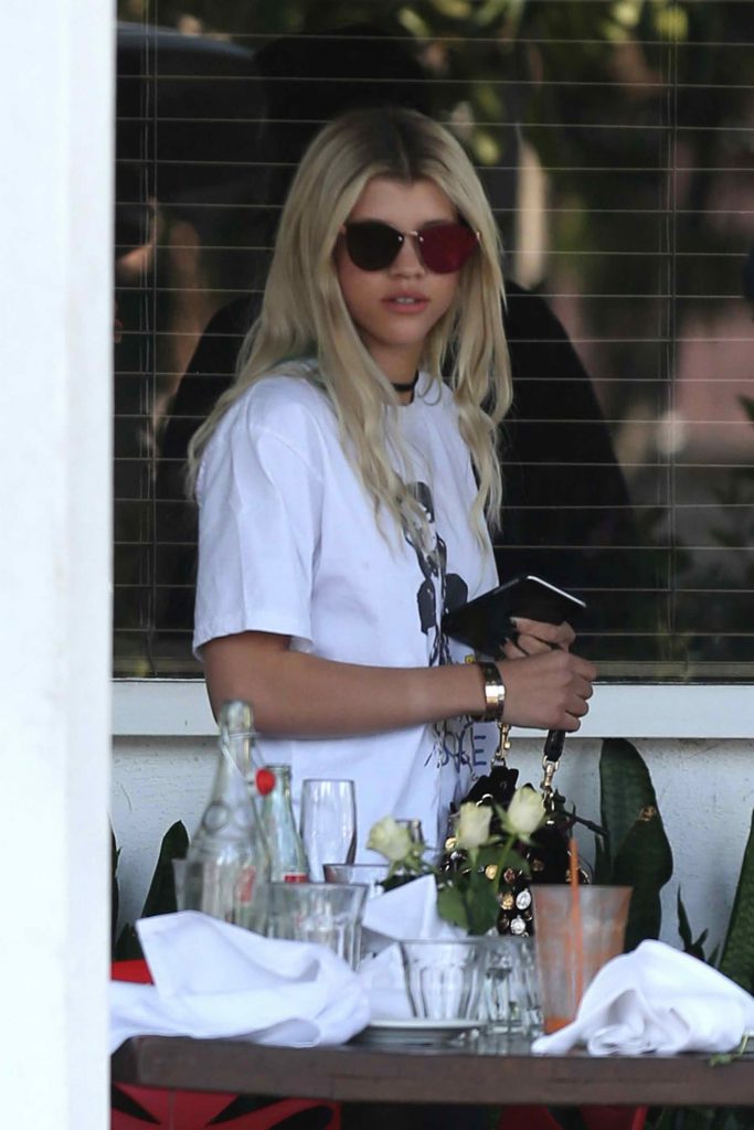 Sofia Richie Was Spotted at Mauro's in West Hollywood-2