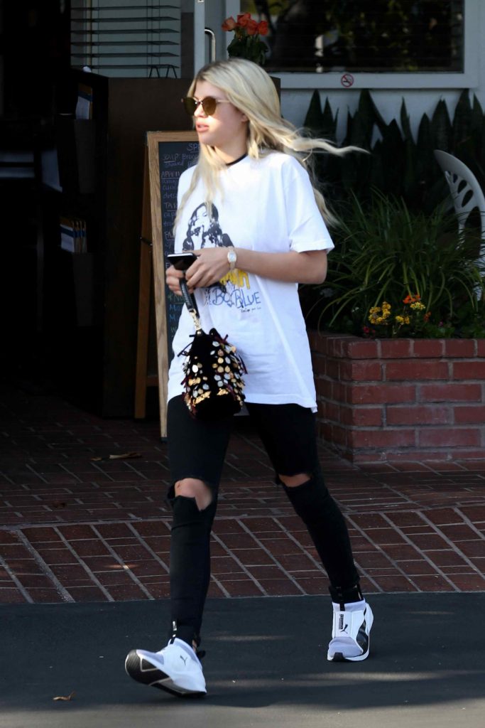 Sofia Richie Was Spotted at Mauro's in West Hollywood-3