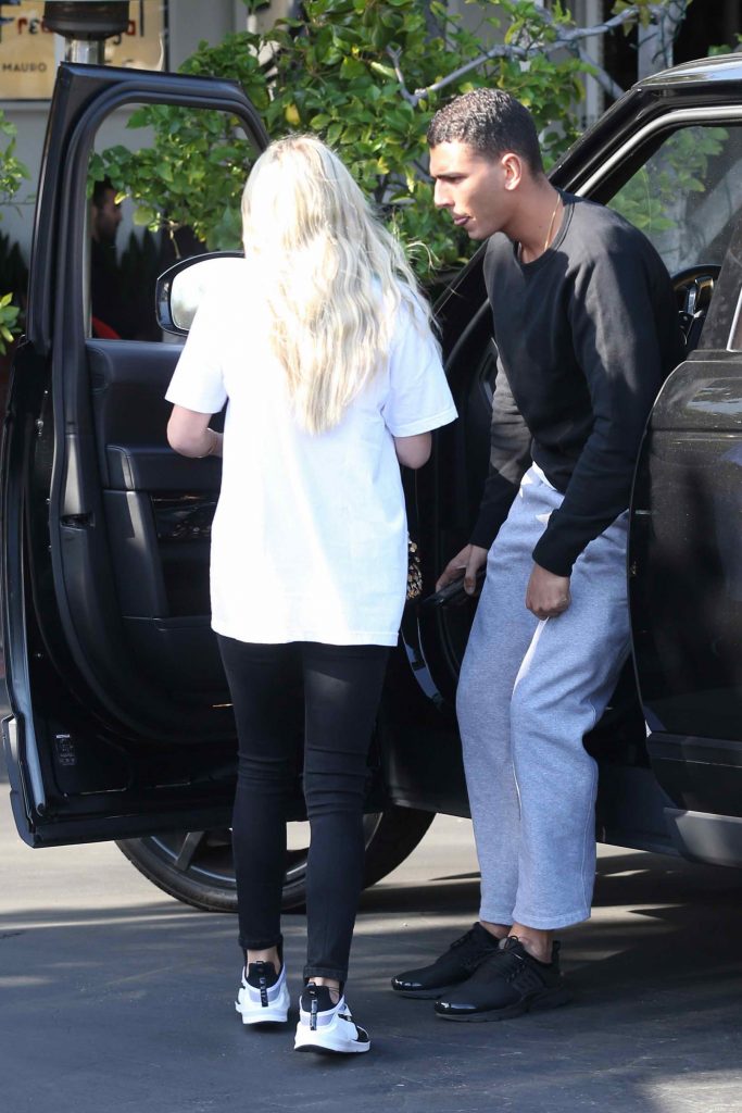 Sofia Richie Was Spotted at Mauro's in West Hollywood-5