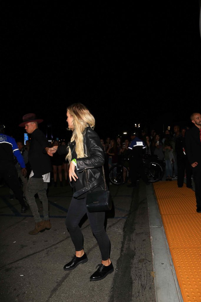Ashlee Simpson Attends Rihanna's Concert in Los Angeles-3