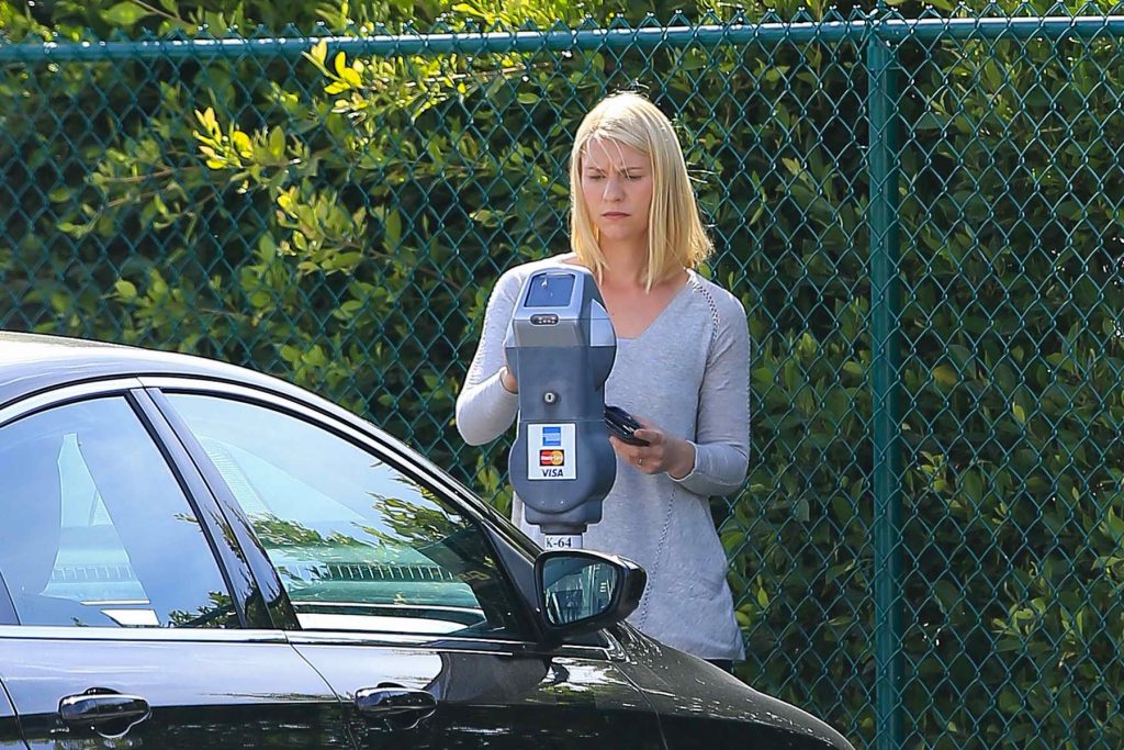Claire Danes Was Seen Out in Los Angeles-4