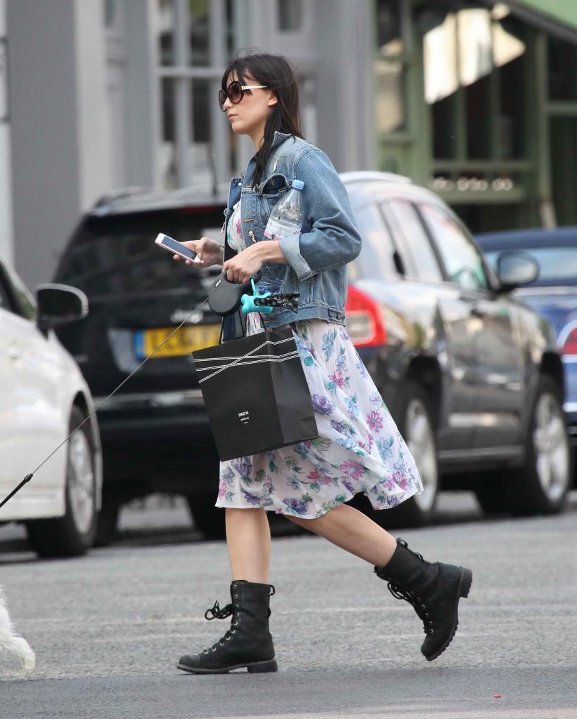Daisy Lowe Was Spotted in Primrose Hill Park in North London-4