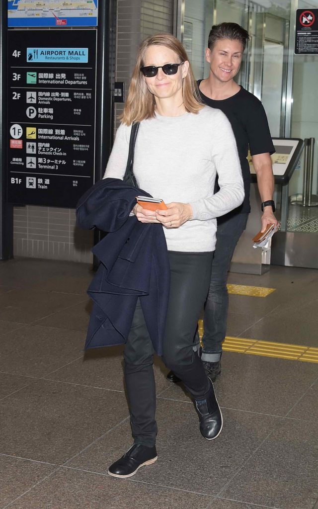 Jodie Foster Was Seen at Narita International Airport-3