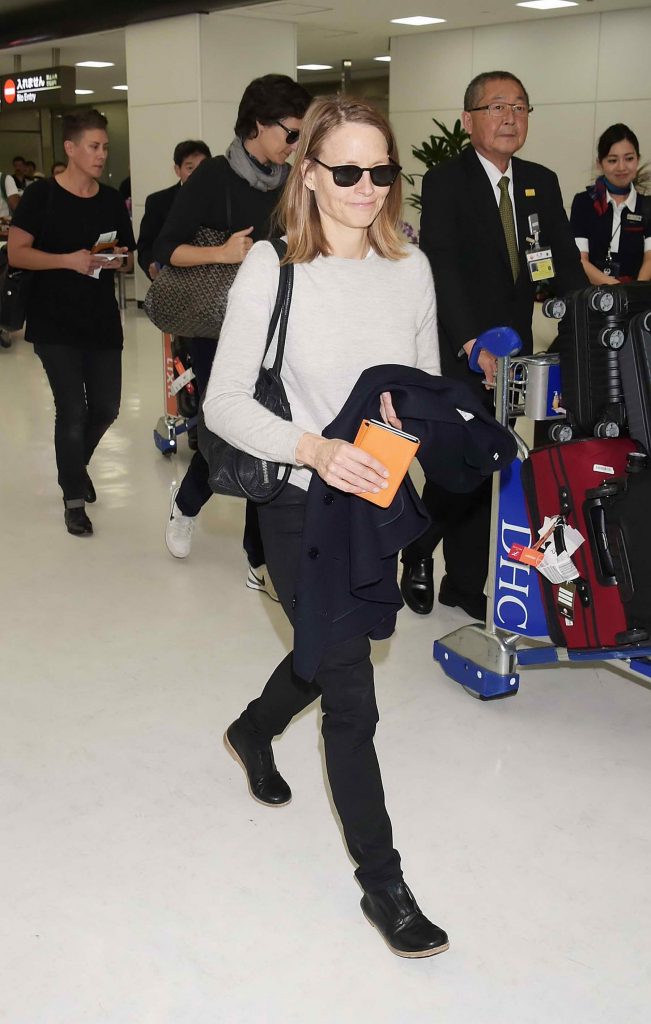 Jodie Foster Was Seen at Narita International Airport-4