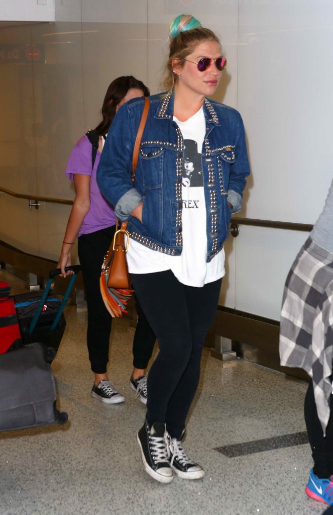 Kesha Was Seen at LAX Airport in Los Angeles-2