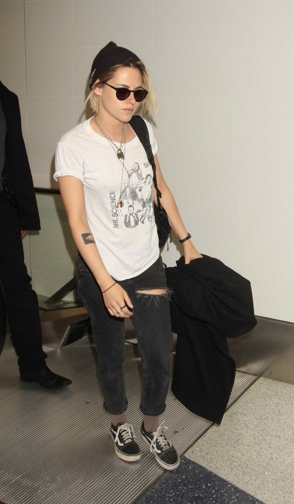 Kristen Stewart Was Seen at LAX Airport in Los Angeles-1
