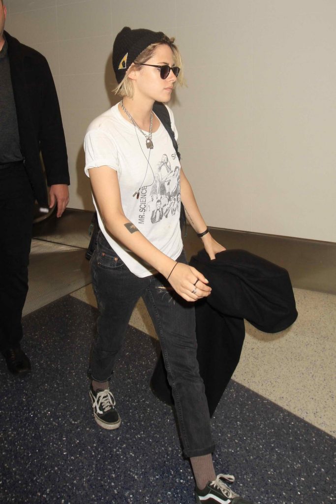 Kristen Stewart Was Seen at LAX Airport in Los Angeles-3