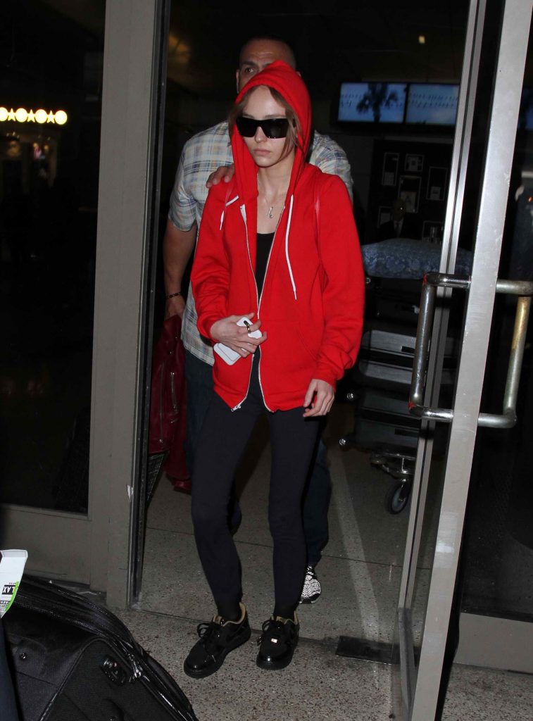 Lily Rose Depp Arrives at Los Angeles International Airport-3