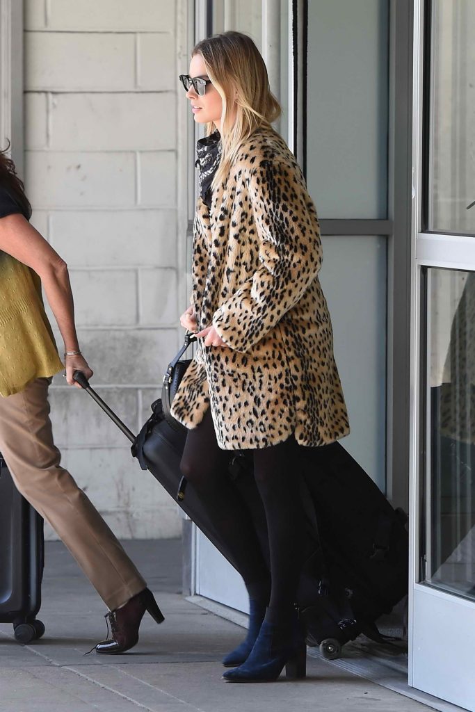 Margot Robbie Arrives at JFK airport in NYC-2