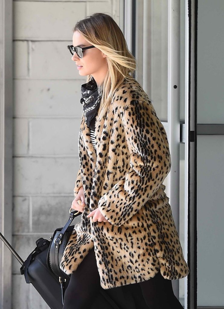 Margot Robbie Arrives at JFK airport in NYC-3