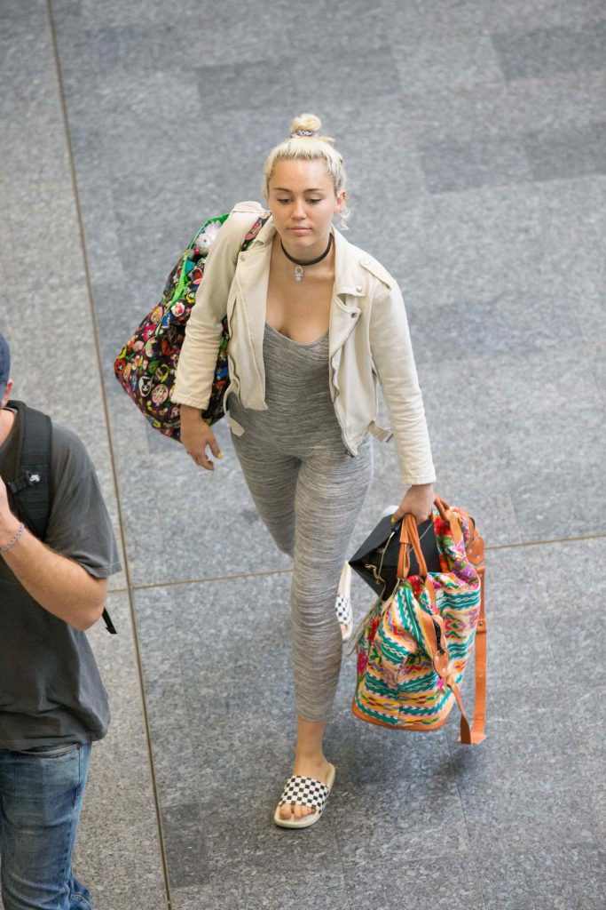 Miley Cyrus Arrives at the Brisbane Airport in Australia-3